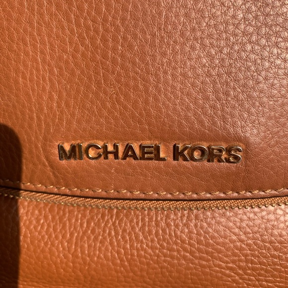 MICHAEL KORS Medium Bedford Tassel Convertible Bag. Very Gently used. - Picture 6 of 9